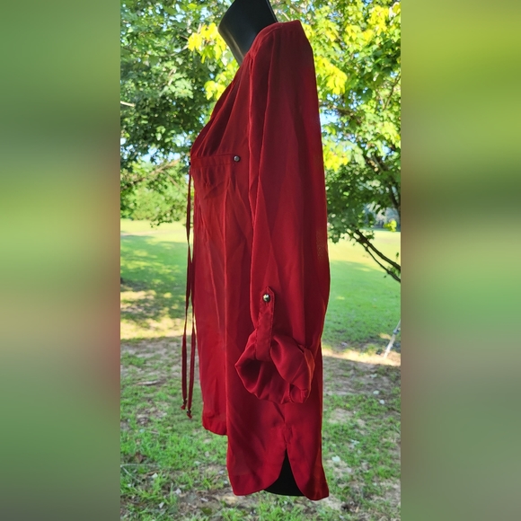 My Michele red lace front blouse size med - Picture 4 of 7